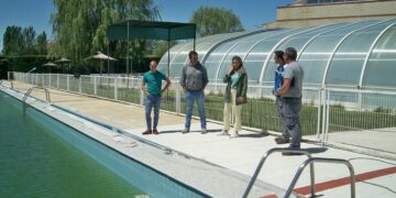 Santa Marta prepara las instalaciones de la piscina municipal para la temporada de verano
