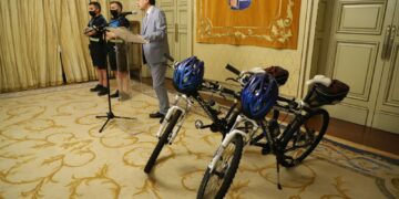 La Policía de Turismo vuelve a patrullar las calles de Salamanca tras la pandemia