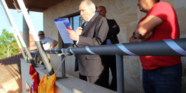 Agustín Tamames brilla en su pueblo con el pregón inaugural de las Fiestas de San Miguel