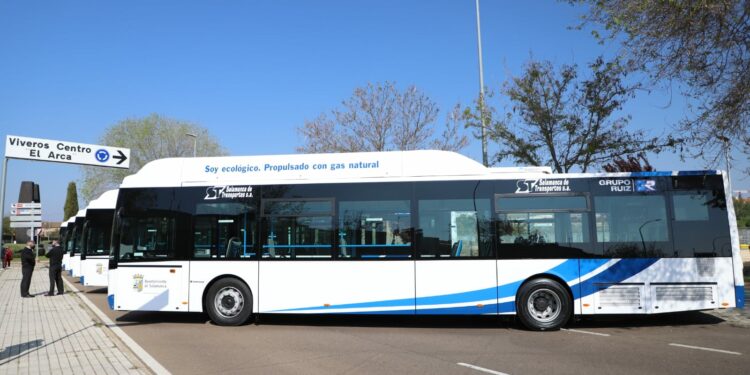 Cinco nuevos vehículos se unen a la flota de autobuses del servicio de transporte público