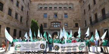 Los empleados públicos se manifiestan para pedir al Gobierno una mejora de las condiciones laborales y en la prestación de servicios a los ciudadanos