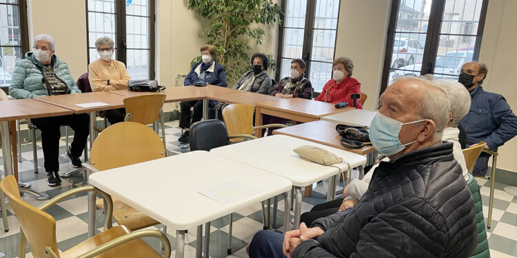 Los mayores asisten al último taller del programa ‘Provincia Universitaria’