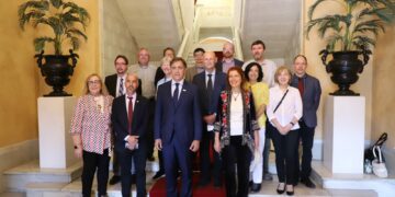 El alcalde recibe a los investigadores participantes en el foro ‘Age Open Science’