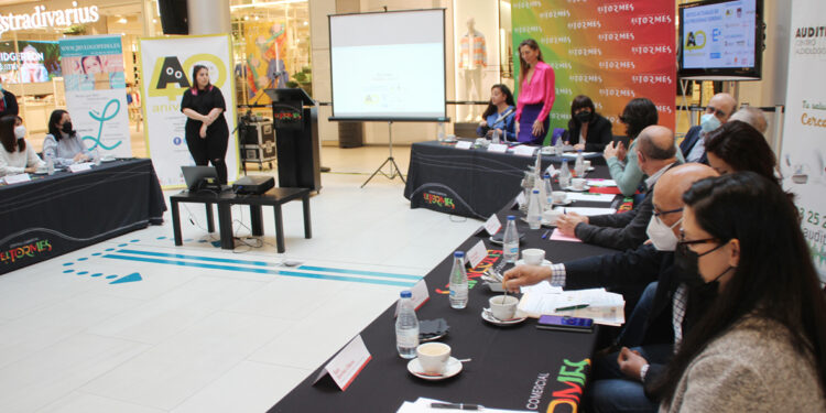 La educación y la dotación de mayores recursos, principales retos de futuro para lograr la integración plena de las personas sordas en la sociedad