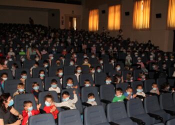 Teatro para los escolares del Miguel Hernández en el auditorio de los Padres Paúles