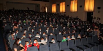 Teatro para los escolares del Miguel Hernández en el auditorio de los Padres Paúles