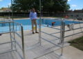 La accesibilidad a los vasos y la instalación de tres puertas de seguridad a la zona de baño centran las obras para la puesta a punto de las piscinas municipales