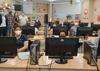 Los mayores de Carbajosa se ‘atreven’ con la tecnología