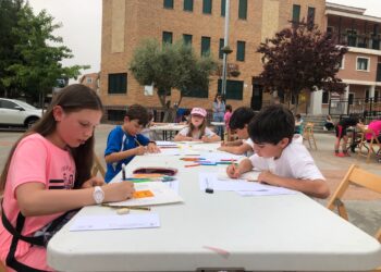Los pequeños artistas de Carbajosa vuelcan su creatividad para diseñar el cartel de las Fiestas del Señor