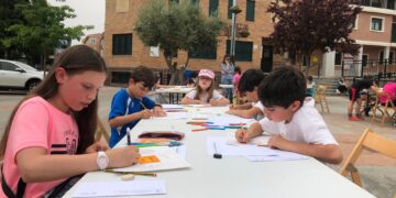 Los pequeños artistas de Carbajosa vuelcan su creatividad para diseñar el cartel de las Fiestas del Señor