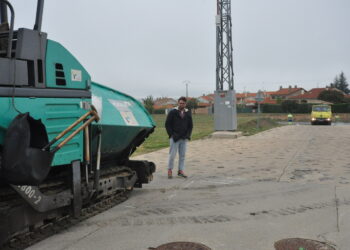 Concluye el asfaltado de la Cañada Real con un innovador pavimento de tapones de plástico reciclado