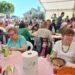 Los vecinos despiden las fiestas en torno a la mesa