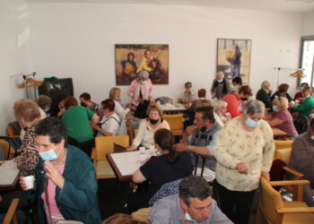 Más de un centenar de mayores despide la Semana Cultural con la sesión especial del bingo y una merienda