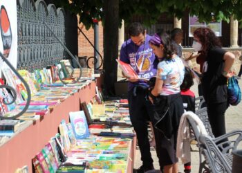 Suelta de más de 500 libros para fomentar la lectura entre la población