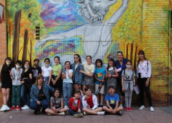 La ‘Ruta de los Murales’ inspira a los pequeños artistas del CAI