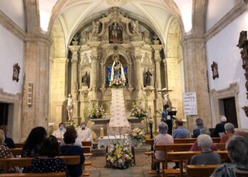 La bajada de la Virgen y la llegada de los primeros feriantes anuncian el comienzo de las fiestas grandes de Villamayor