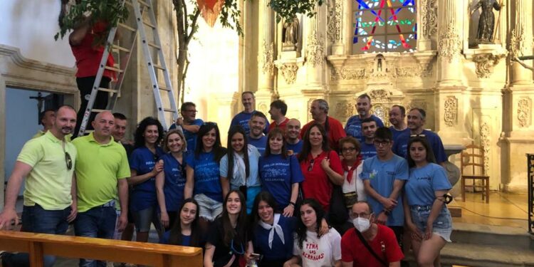 Jornada festiva sin descanso, con la concentración de vehículos clásicos, la comida interpeñas y la ofrenda del ramo de los Quintos como atractivos principales