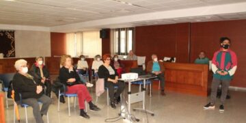 Los mayores aprenden las claves para afrontar la edad dorada con un estilo de vida activo y saludable