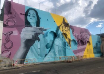 El homenaje a los Quintos ya es visible en el gran mural del frontón