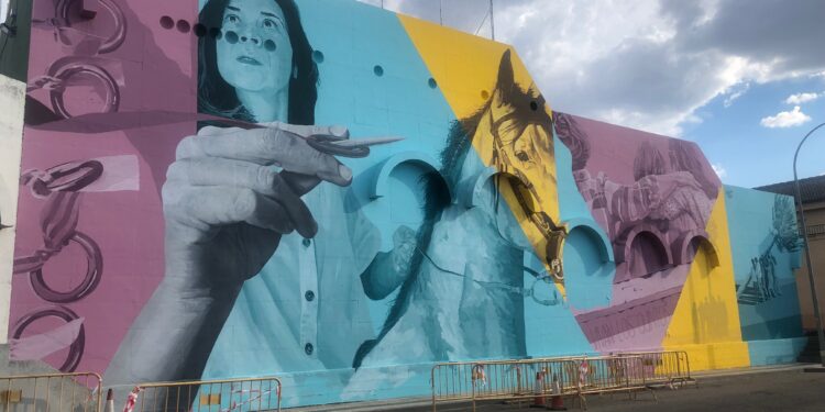 El homenaje a los Quintos ya es visible en el gran mural del frontón