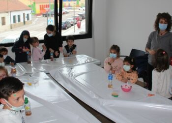 Pintura, ciencia, cocina, teatro y juegos para educar a los más pequeños en valores y en igualdad