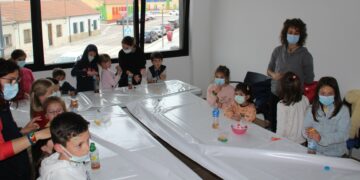 Pintura, ciencia, cocina, teatro y juegos para educar a los más pequeños en valores y en igualdad