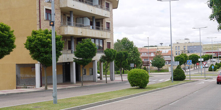 Tres balizas luminosas mejorarán la seguridad vial en los colegios y una zona deportiva en Carbajosa