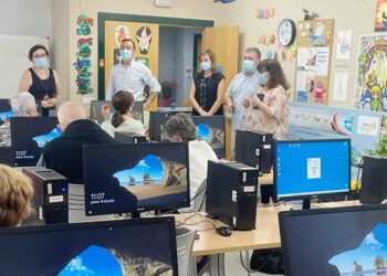 Los mayores de Carbajosa ya se ‘atreven’ con las nuevas tecnologías