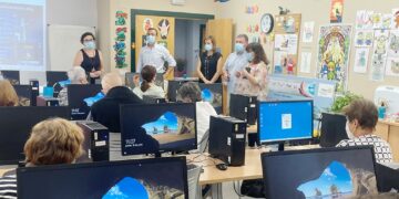 Los mayores de Carbajosa ya se ‘atreven’ con las nuevas tecnologías