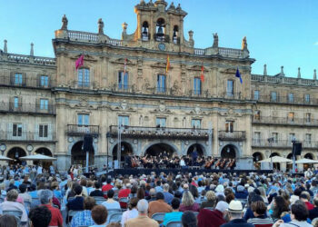 Sheila Blanco y la Joven Orquesta Sinfónica Ciudad de Salamanca ofrecen un concierto en la Plaza Mayor