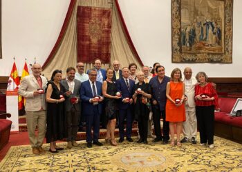 Entrega de medallas por el aniversario de la Cátedra de Danza ‘Alicia Alonso’