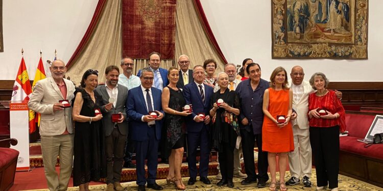 Entrega de medallas por el aniversario de la Cátedra de Danza ‘Alicia Alonso’