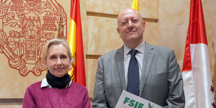 La UPSA y el Sindicato Independiente de Educación amplian el catálogo de títulos al que pueden acceder los afiliados