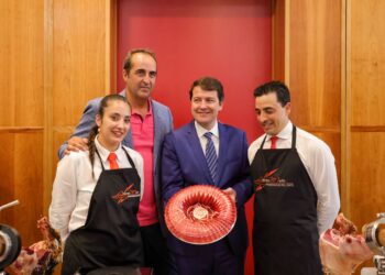 Fernández Mañueco adelanta en el Foro del Ibérico una línea de ayudas de 27 millones para el sector agroalimentario