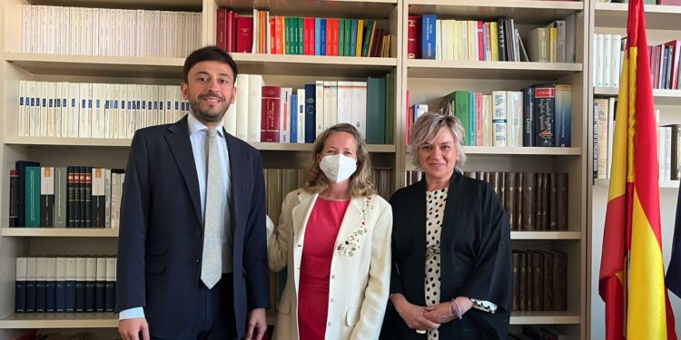 El Gobierno «reafirma» su compromiso con la Universidad de Salamanca para activar los PERTE del español