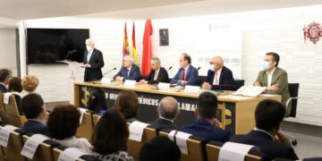 El Colegio de Médicos rinde homenaje a título póstumo al doctor Juan Salvat Puig