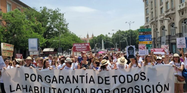 Secretarios, interventores y tesoreros salmantinos protestan en Madrid contra las 807 plazas que el Gobierno pretende «regalar» a interinos sin superar la oposición