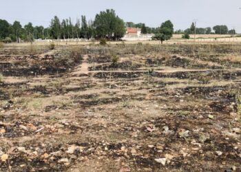 Los bomberos tienen que actuar en Santa Marta por un incendio en el Paseo Valdelagua