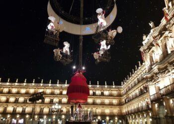 Salamanca despide las fiestas de San Juan de Sahagún con la superproducción ‘Pedaleando hacia el Cielo’