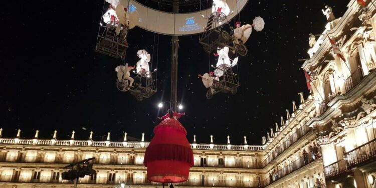 Salamanca despide las fiestas de San Juan de Sahagún con la superproducción ‘Pedaleando hacia el Cielo’