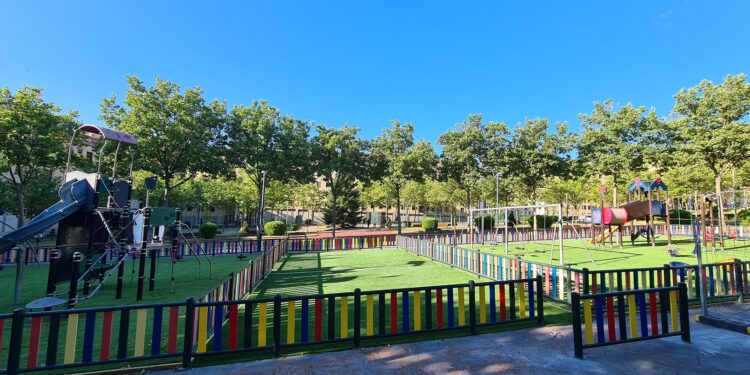 El Ayuntamiento mejora el parque infantil de la Plaza de Burgos para dar respuesta a las demandas vecinales