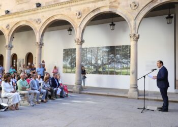 Una encina mural para rendir homenaje al campo charro salmantino