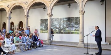 Una encina mural para rendir homenaje al campo charro salmantino