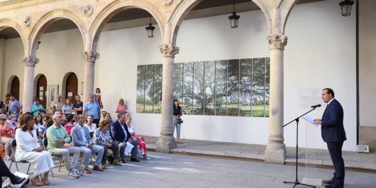 Una encina mural para rendir homenaje al campo charro salmantino