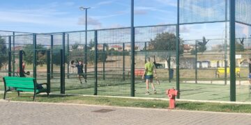 La disputa del torneo de pádel y el montaje de las talanqueras anuncia la proximidad de las fiestas de Carrascal de Barregas