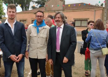 La gran acogida del primer encierro taurino y la mayor participación marcan las fiestas de Carrascal de Barregas