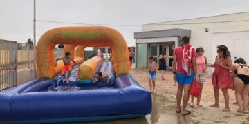 Teatro e hinchables acuáticos para refrescar la primera jornada festiva en Aldeatejada