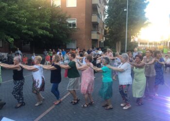 El Parque de los Jesuitas recupera los bailes para personas mayores