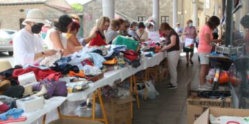 Los vecinos se vuelcan, un año más, con el mercadillo solidario de la Asociación de Mujeres