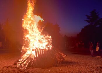 El fuego iluminará hoy la noche más corta del año